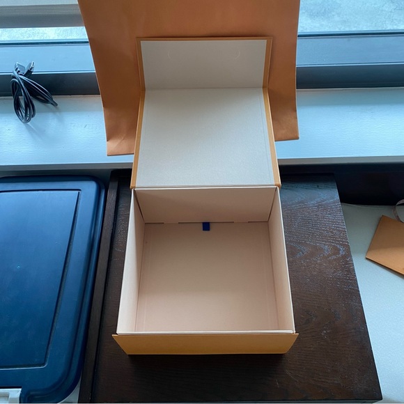 Louis Vuitton bag with magnetic box - Picture 6 of 7